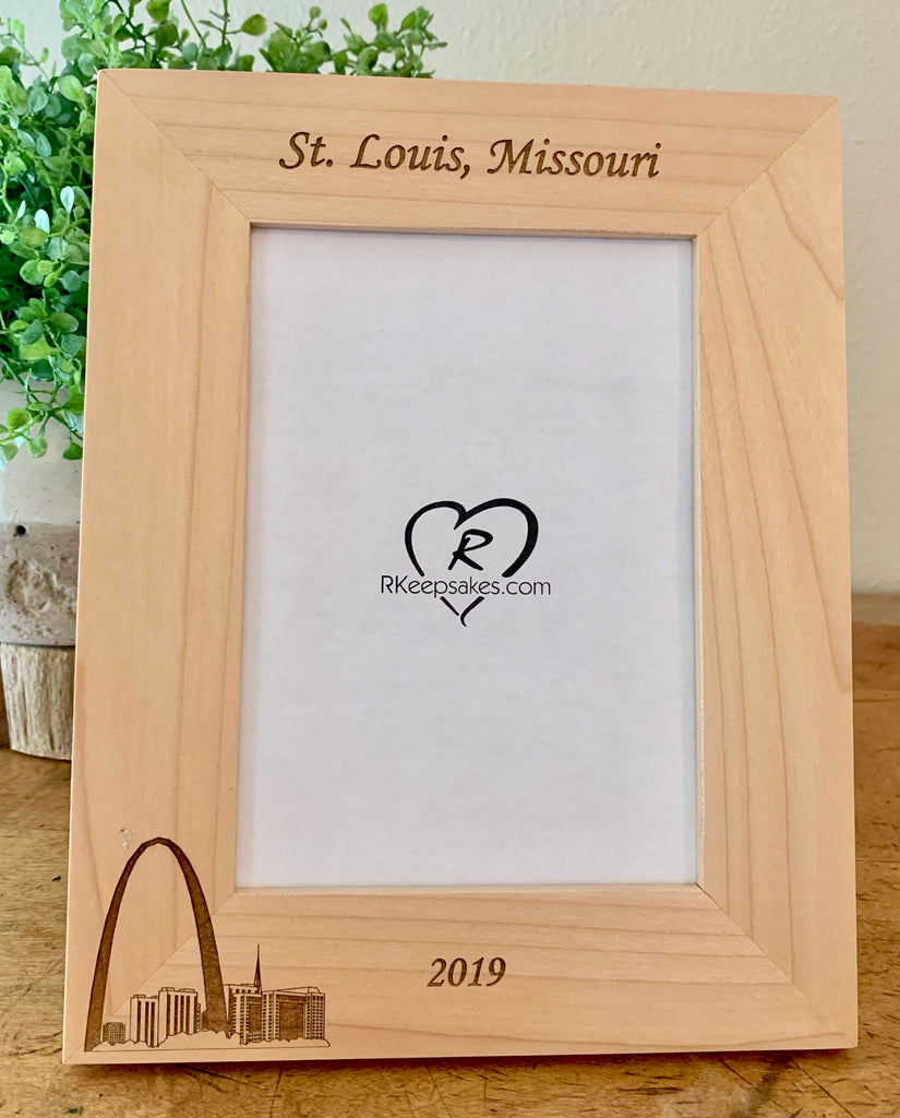 St Louis Picture Frame with Custom Text and image of St Louis Arch engraved, in alder